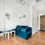 New Comfort 310 By Bookinghost *