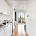 New Comfort 310 By Bookinghost * ワルシャワ